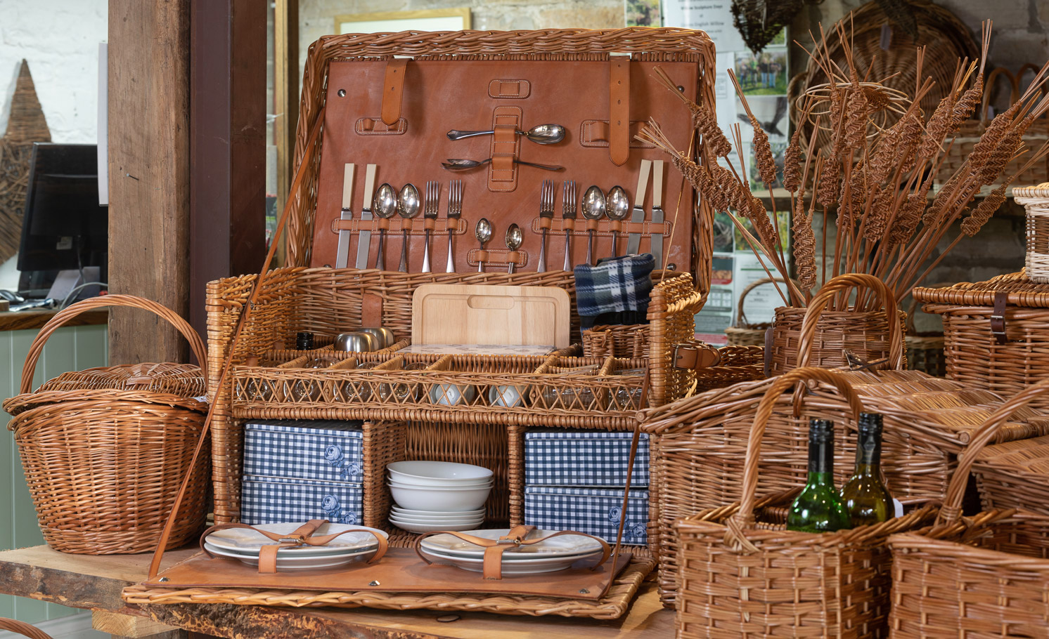 Picnic hamper